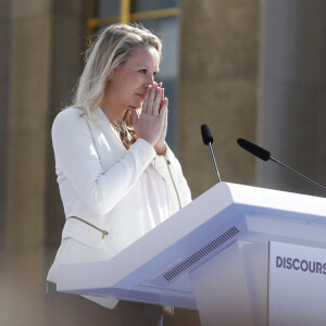 Marion Maréchal (enceinte) - Meeting du Candidat à la Présidentielle 2022 de Eric Zemmour sur la place du Trocadero à Paris le 27 mars 2022