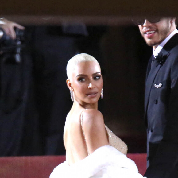 Kim Kardashian et son compagnon Pete Davidson - Les célébrités arrivent à la soirée du "MET Gala 2022" à New York, le 2 mai 2022. © Sonia Moskowitz Gordon/Zuma Press/Bestimage