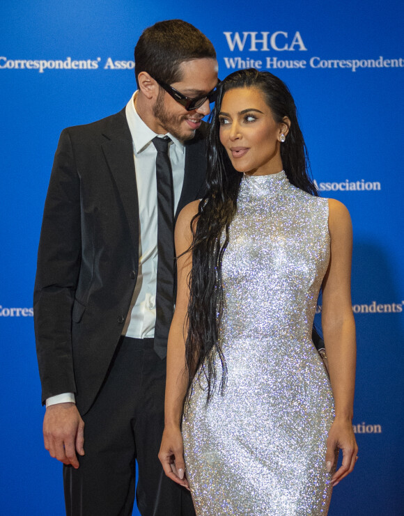 Première sortie officielle pour Kim Kardashian et son compagnon Pete Davidson au dîner annuel des "Associations de Correspondants de la Maison Blanche" à l'hôtel Hilton à Washington, le 30 avril 2022.