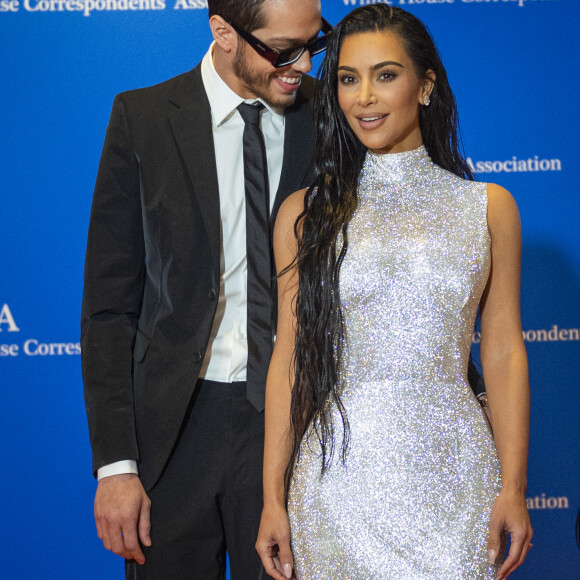 Première sortie officielle pour Kim Kardashian et son compagnon Pete Davidson au dîner annuel des "Associations de Correspondants de la Maison Blanche" à l'hôtel Hilton à Washington, le 30 avril 2022.