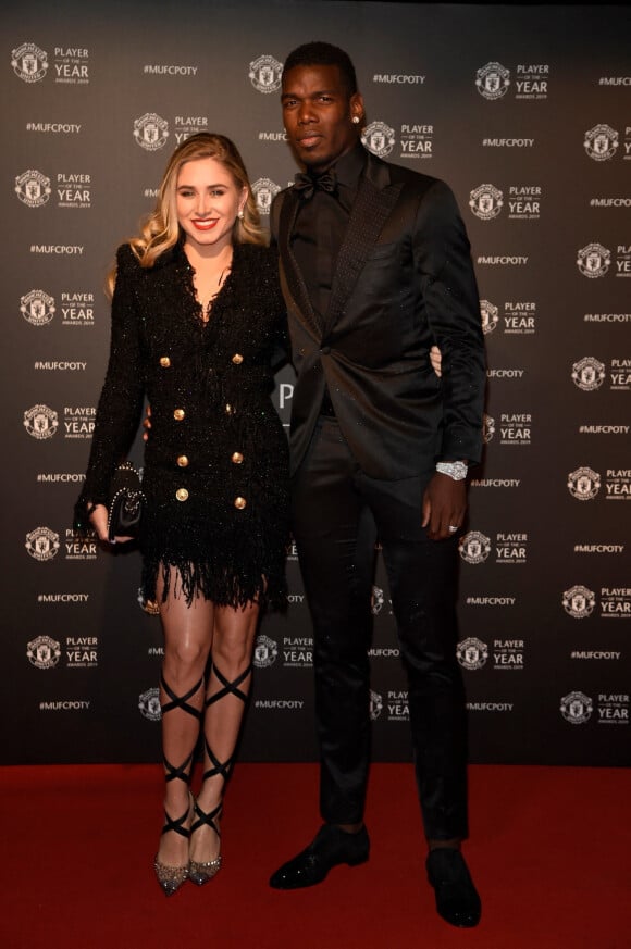 Paul Pogba et sa compagne Maria Salaues lors de la soirée du prix du joueur de l'année de Manchester United au stade Old Trafford à Manchester, Royaume Uni.