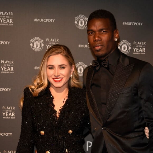 Paul Pogba et sa compagne Maria Salaues lors de la soirée du prix du joueur de l'année de Manchester United au stade Old Trafford à Manchester, Royaume Uni.