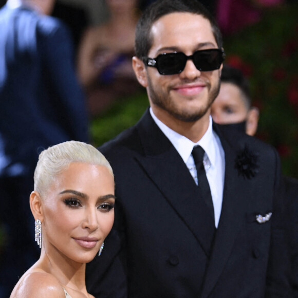 Kim Kardashian et Pete Davidson - Les célébrités arrivent à la soirée du "MET Gala 2022 : In America: An Anthology of Fashion" à New York, le 2 mai 2022. 