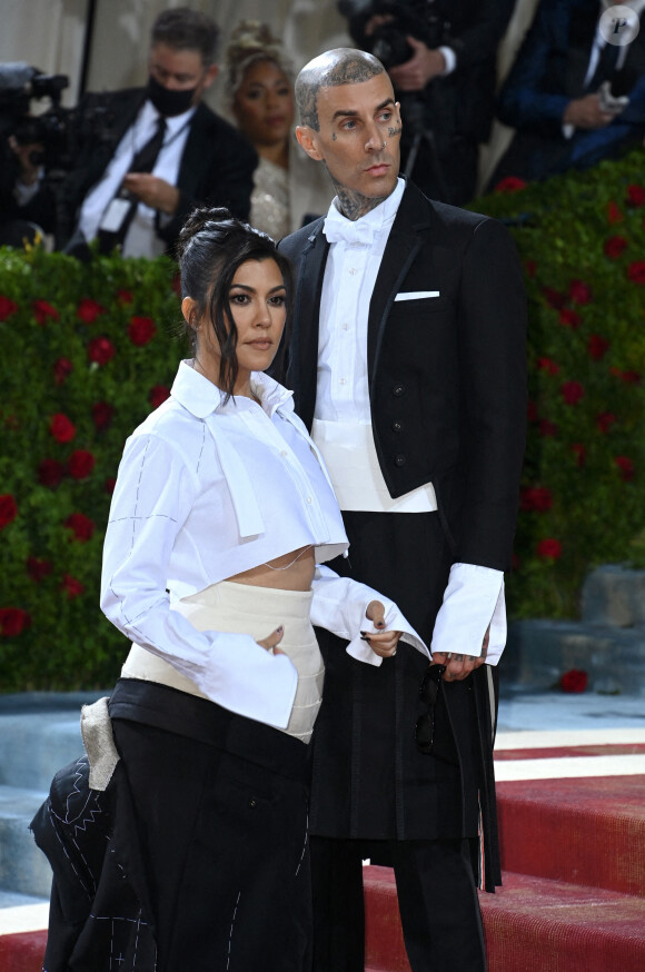Travis Barker et Kourtney Kardashian arrivent au Met Gala 2022. Credit: Doug Peters/EMPICS