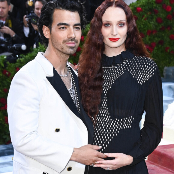 Joe Jonas et Sophie Turner - Les célébrités arrivent à la soirée du "MET Gala 2022 : In America: An Anthology of Fashion" à New York, le 2 mai 2022. 