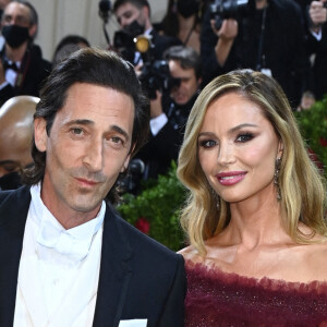 Adrian Brody et Georgina Chapman arrivent au Met Gala 2022. Credit: Doug Peters/EMPICS.