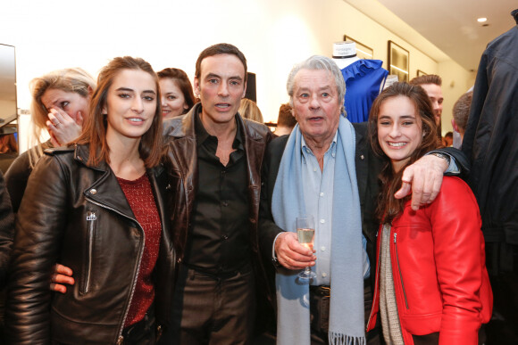 Alain Delon avec ses petites filles Loup et Liv et son fils Anthony Delon - Lancement de la marque de vêtements de cuir "Anthony Delon 1985" chez Montaigne Market à Paris. Le 7 mars 2017 © Philippe Doignon / Bestimage 