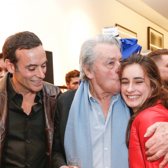 Alain Delon avec ses petites filles Loup et Liv et son fils Anthony Delon - Lancement de la marque de vêtements de cuir "Anthony Delon 1985" chez Montaigne Market à Paris. Le 7 mars 2017 © Philippe Doignon / Bestimage 