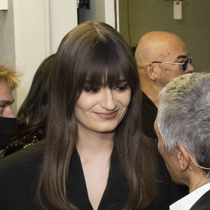 Clara Luciani, Nagui - Backstage de l'émission spéciale "Unis pour l'Ukraine" à la Maison de la Radio et de la Musique, diffusée en direct sur France 2 et présentée par Nagui et Leïla.Kaddour à Paris le 8 mars 2022. © Cyril Moreau / Jack Tribeca / Bestimage 