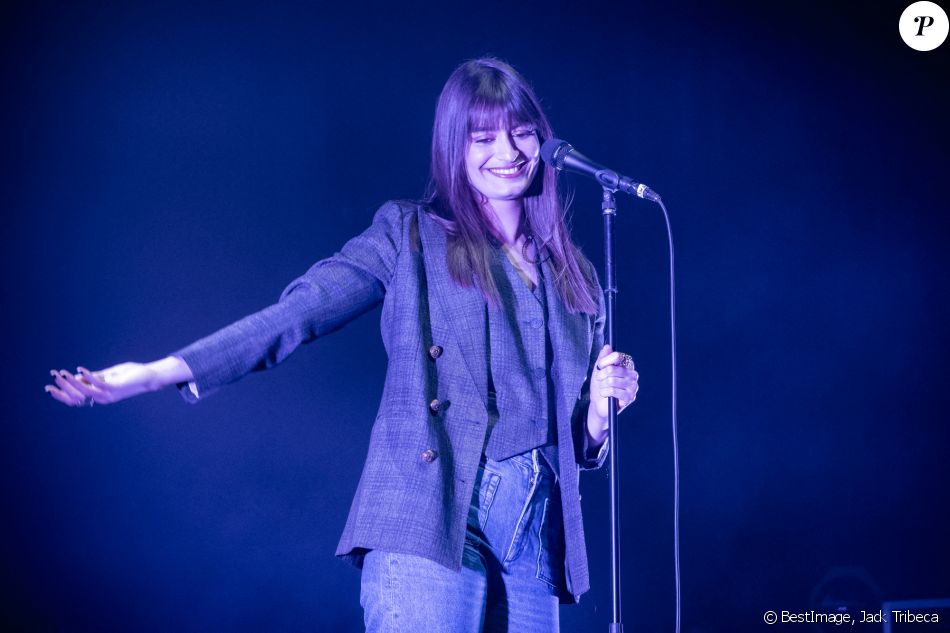 Clara Luciani Xveme Gala Pour La Fondation Recherche Alzheimer A L Olympia A Paris Le 14 Mars 22 Sous La Direction Artistique De P Souchon Des Grands Nom Purepeople