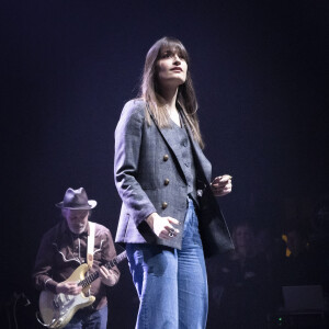 Clara Luciani - XVème gala pour la Fondation Recherche Alzheimer à l'Olympia à Paris le 14 mars 2022. Sous la direction artistique de P. Souchon, des grands noms de la chanson française se mobilisent autour d'un concert sur le thème "2 générations chantent pour la 3ème". L'intégralité des bénéfices de cette soirée servira à financer la recherche sur la maladie d'Alzheimer. © Jack Tribeca/Bestimage 