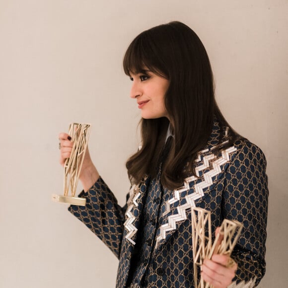 Clara Luciani (Artiste féminine de l'année et Album de l'année pour "Coeur") en backstage lors la 37ème cérémonie des Victoires de la musique à la Seine musicale de Boulogne-Billancourt, le 11 février 2022. © Tiziano Da Silva / Cyril Moreau / Bestimage 