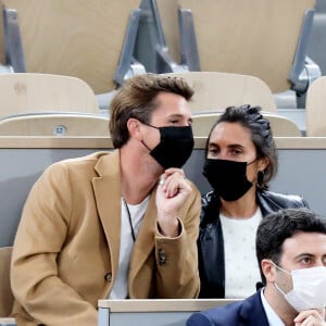 Alessandra Sublet et son compagnon Jordan Deguen en tribune lors de la finale homme des internationaux de France de Roland-Garros à Paris le 11 octobre 2020. © Dominique Jacovides / Bestimage