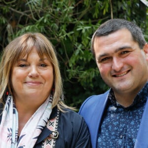 Michèle Bernier, David Caumette - Arrivées de l'émission "Vivement Dimanche" qui sera diffusée le 08 mai 2022 au studio Gabriel à Paris, France, le 03 mai 2022. © Christophe Clovis / Bestimage