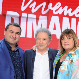 Exclusif - David Caumette, Michel Drucker et Michele Bernier - Enregistrement de l'émission Vivement dimanche au studio Gabriel, presentée par Michel Drucker . Diffusion sur France 2 le 8 mai 2022.