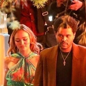 Exclusif - Abel Tesfaye alias The Weeknd tourne une scène avec Lily-Rose Depp pour la nouvelle série HBO "The Idol" à Los Angeles le 11 mars 2022. Il s'agit d'une série dramatique à venir créée par Abel Tesfaye, Sam Levinson (réalisateur d'Euphoria) et Reza Fahim pour HBO. L'émission tourne autour de l'industrie de la musique, se concentrant sur un gourou de l'entraide et chef d'un culte des temps modernes qui entre dans une relation compliquée avec une idole pop montante.