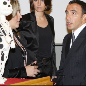 Alessandra Sublet et Nikos Aliagas - Vente aux enchères Frimousses de créateurs au profit de l'UNICEF pour ses programmes de vaccination au Darfour à Paris en novembre 2007