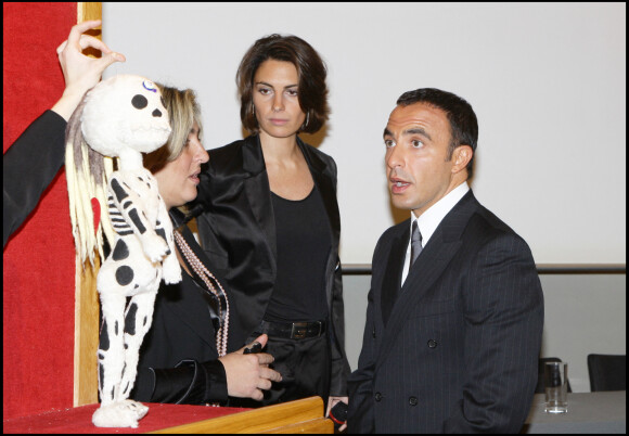 Alessandra Sublet et Nikos Aliagas - Vente aux enchères Frimousses de créateurs au profit de l'UNICEF pour ses programmes de vaccination au Darfour à Paris en novembre 2007