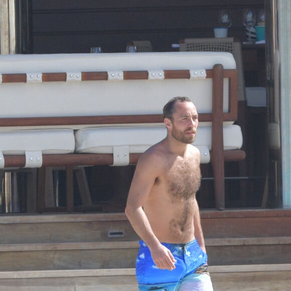 James Middleton et sa fiancée Alizée Thevenet en vacances à Saint Barthélemy le 2 janvier 2020. 