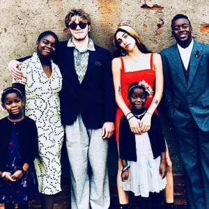 Les six enfants de Madonna, Esther, Mercy, Rocco, Lourdes, Stella et David, célèbrent Thanksgiving au Malawi le 22 novembre 2018.