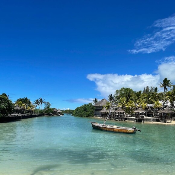 Flavie Flament profite de superbes vacances à l'île Maurice, en mai 2022.