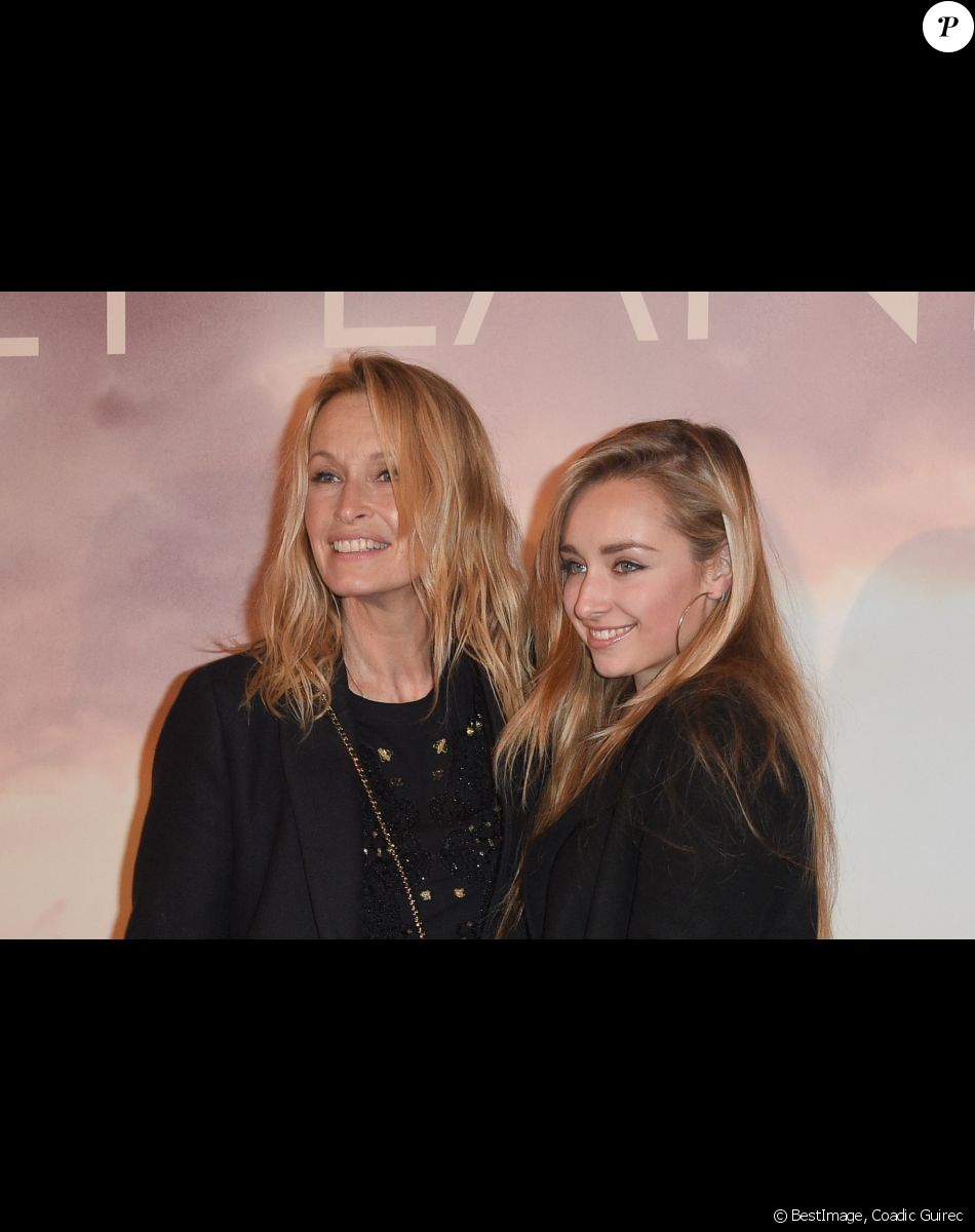 Estelle Lefébure avec sa fille Emma Smet à l'avant-première du film "Holy Lands" au cinéma UGC Normandie à Paris, France, le 4 décembre 2018. © Coadic Guirec/Bestimage