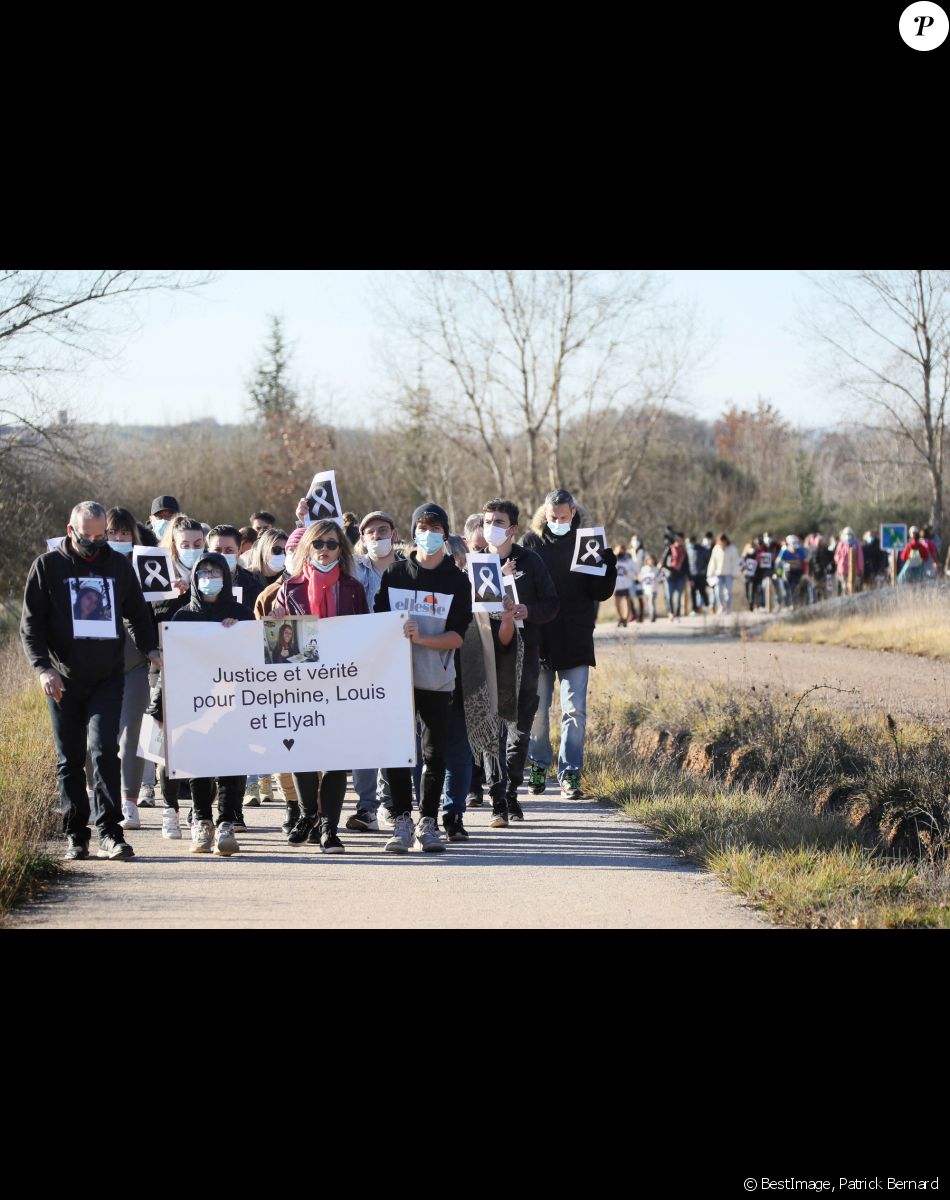La famille et les proches se sont réunis pour une marche blanche en hommage à Delphine Jubillar, l'infirmière de 33 ans, disparue il y a un an, à Cagnac-les-Mines. Le 19 décembre 2021