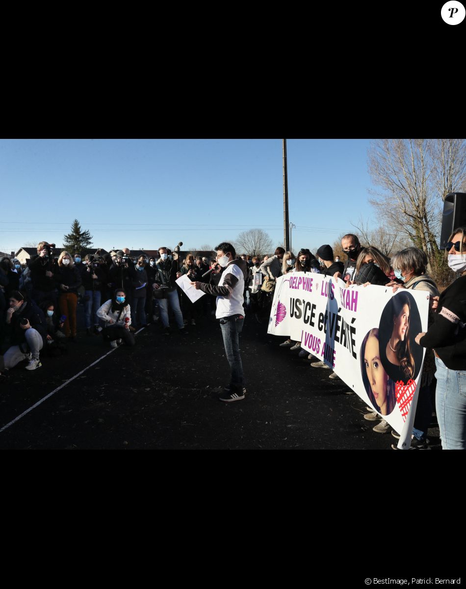 La famille et les proches se sont réunis pour une marche blanche en hommage à Delphine Jubillar, l'infirmière de 33 ans, disparue il y a un an, à Cagnac-les-Mines.