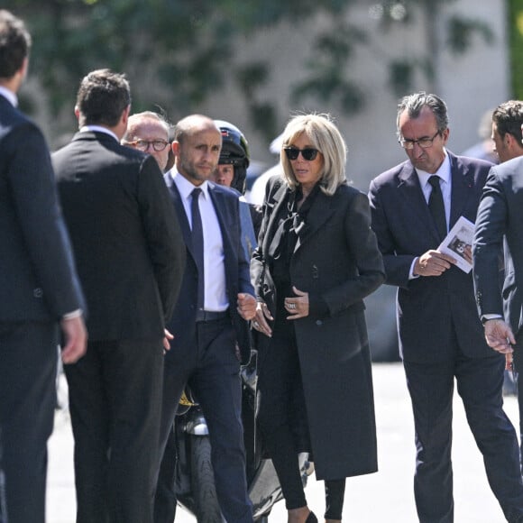 La Première Dame française, Brigitte Macron et José Pietroboni, chef du protocole - Obsèques d'Antoine Alléno (fils du chef cuisinier français, trois étoiles au Guide Michelin Yannick Alléno) en la collégiale Notre-Dame de Poissy, France, le 13 mai 2022. © Jean-Baptiste Autissier/Panoramic/Bestimage 