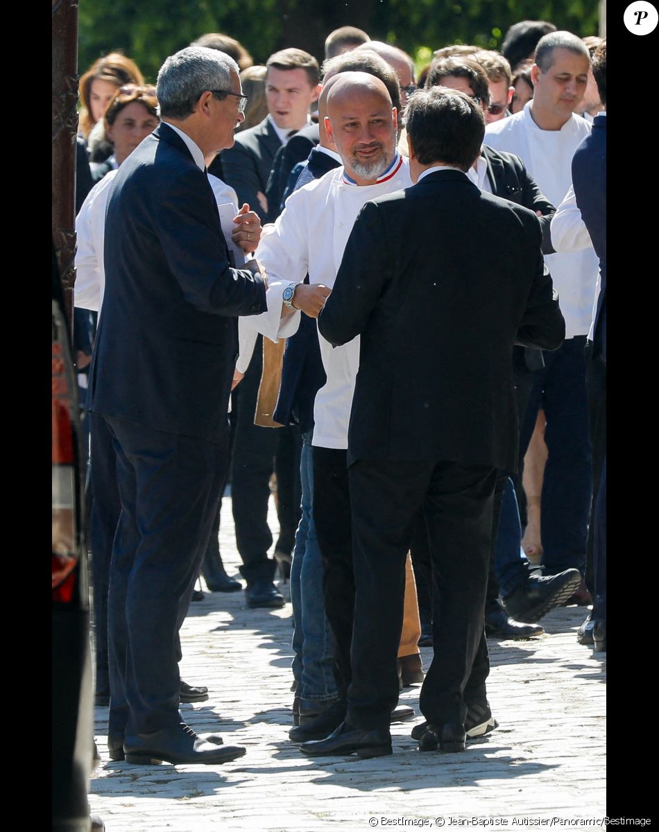 Le chef Frédéric Anton - Sortie des obsèques d'Antoine Alléno (fils du chef cuisinier français, trois étoiles au Guide Michelin Yannick Alléno) en la collégiale Notre-Dame de Poissy, France, le 13 mai 2022. © Jean-Baptiste Autissier/Panoramic/Bestimage