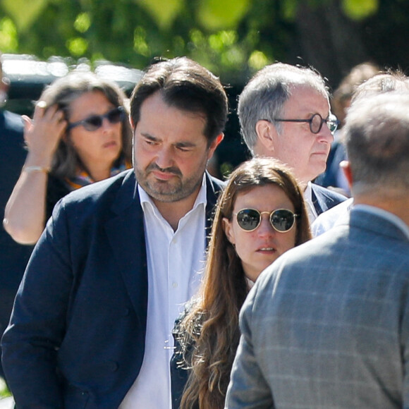 Le chef Jean-François Piège et sa femme Elodie Tavares-Piège - Sortie des obsèques d'Antoine Alléno (fils du chef cuisinier français, trois étoiles au Guide Michelin Yannick Alléno) en la collégiale Notre-Dame de Poissy, France, le 13 mai 2022. © Jean-Baptiste Autissier/Panoramic/Bestimage 