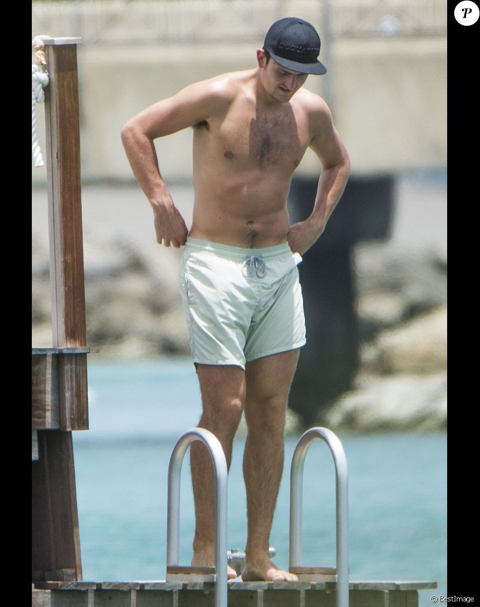 Harry Maguire et sa compagne Fern Hawkins passe du bon temps sdur la plage du "Nikki Beach" à la Barbade, le 2 août 2018.