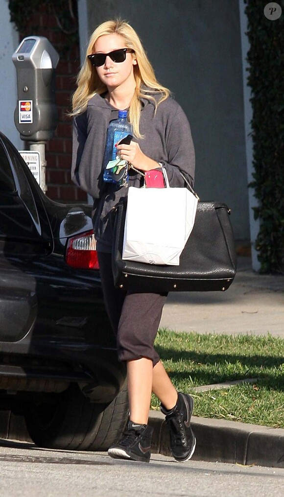 Ashley Tisdale, vendredi 29 janvier, à la sortie d'un salon de coiffure.