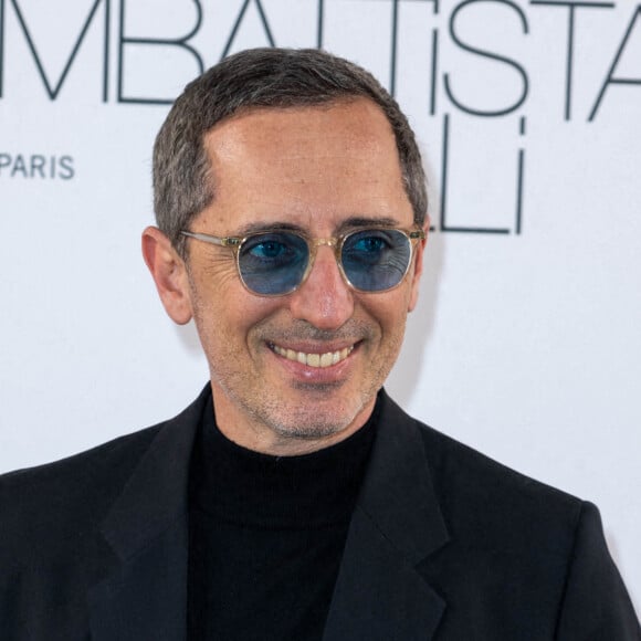 Gad Elmaleh au photocall du défilé femme Giambattista Valli Automne/Hiver 2022/2023 lors de la Fashion Week de Paris, France, le 7 mars 2022. © Olivier Borde/Bestimage 