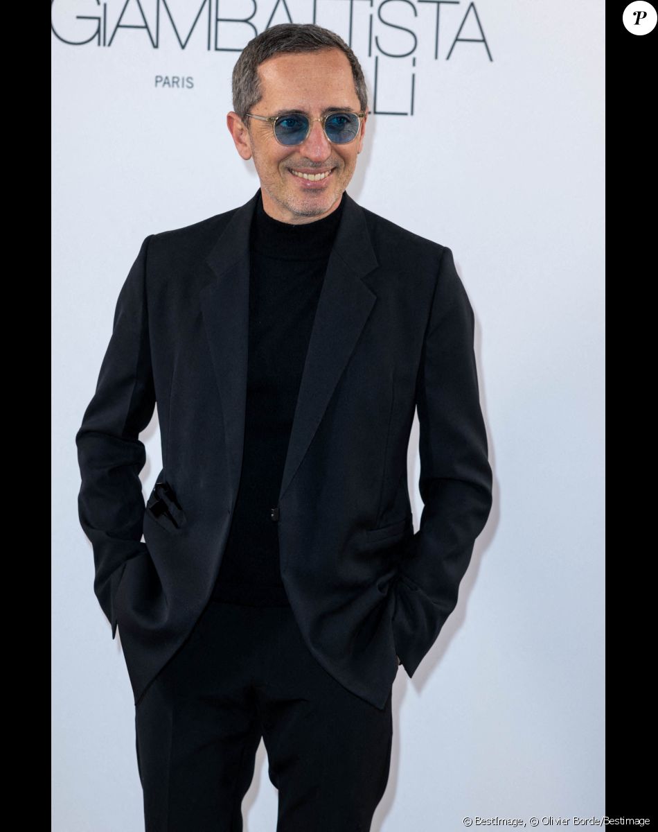 Gad Elmaleh au photocall du défilé femme Giambattista Valli Automne/Hiver 2022/2023 lors de la Fashion Week de Paris, France, le 7 mars 2022. © Olivier Borde/Bestimage