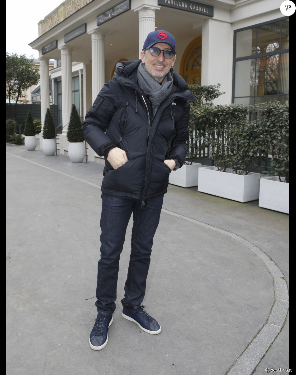 Exclusif - Gad Elmaleh - Arrivées des artistes à l'enregistrement de l'émission "Vivement dimanche prochain" au studio Gabriel à Paris, diffusée le 30 janvier 2022.