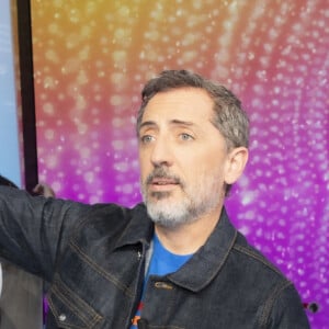 Exclusif - Gad Elmaleh sur le plateau de l'émission TPMP (Touche pas à mon poste) diffusée en direct sur C8 le 2 décembre 2021. L'émission est présentée par Valérie.Benaïm car Cyril.Hanouna est malade. C'est sa première absence en 10 ans de plateau. © Jack Tribeca / Bestimage 