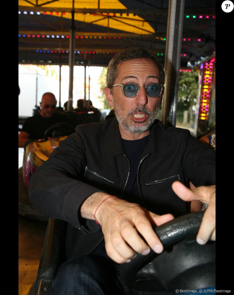 Gad Elmaleh - Inauguration de la "Fête à Neuneu" au profit de l'association "Innocence En Danger" sur la pelouse de la Muette au Bois de Boulogne, à Paris, France, le 3 septembre 2021. © JLPPA/Bestimage