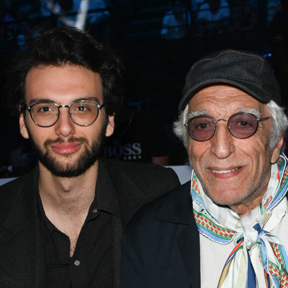 Gérard Darmon et son fils Jules - Les célébrités assistent au combat de boxe opposant le français Tony Yoka au congolais Martin Bakula à l'AccorHotels Arena à Paris, France, le 14 mai 2022. © Coadic Guirec/Bestimage