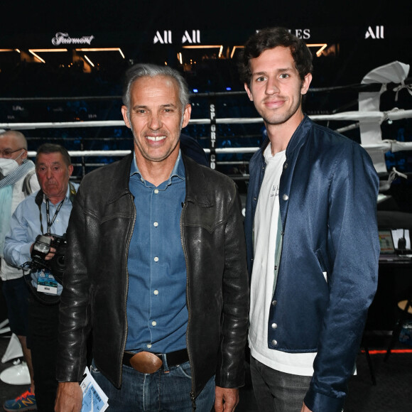 Paul Belmondo et son fils Victor Belmondo - Les célébrités assistent au combat de boxe opposant le français Tony Yoka au congolais Martin Bakula à l'AccorHotels Arena à Paris, France, le 14 mai 2022. © Coadic Guirec/Bestimage