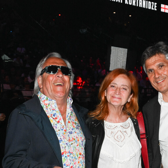 Gilbert Montagné avec sa femme Nikole - Les célébrités assistent au combat de boxe opposant le français Tony Yoka au congolais Martin Bakula à l'AccorHotels Arena à Paris, France, le 14 mai 2022. © Coadic Guirec/Bestimage