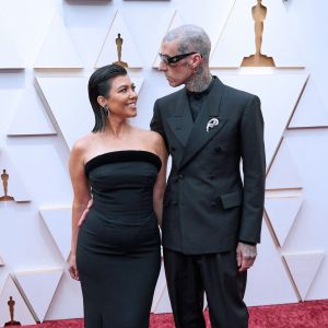 Mariage - Kourtney Kardashian et Travis Barker se sont mariés à Las Vegas - KOURTNEY KARDASHIAN et TRAVIS BARKER au photocall de la 94ème édition de la cérémonie des Oscars à Los Angeles