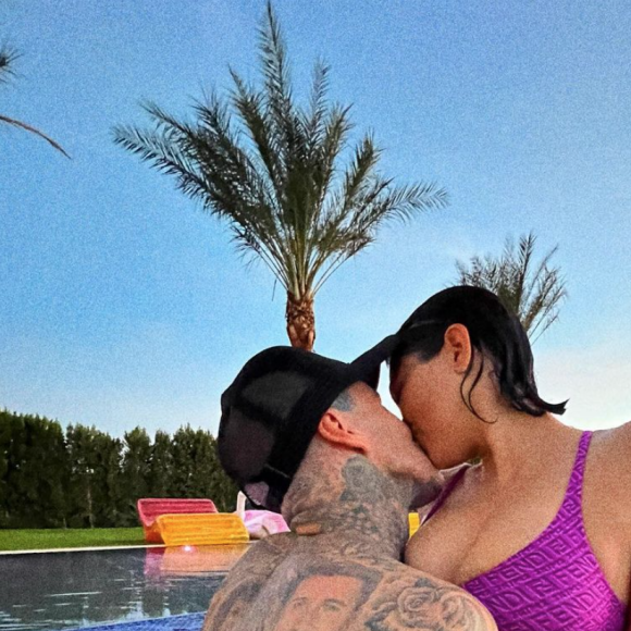 Kourtney Kardashian et son fiancé Travis Barker. Janvier 2022.