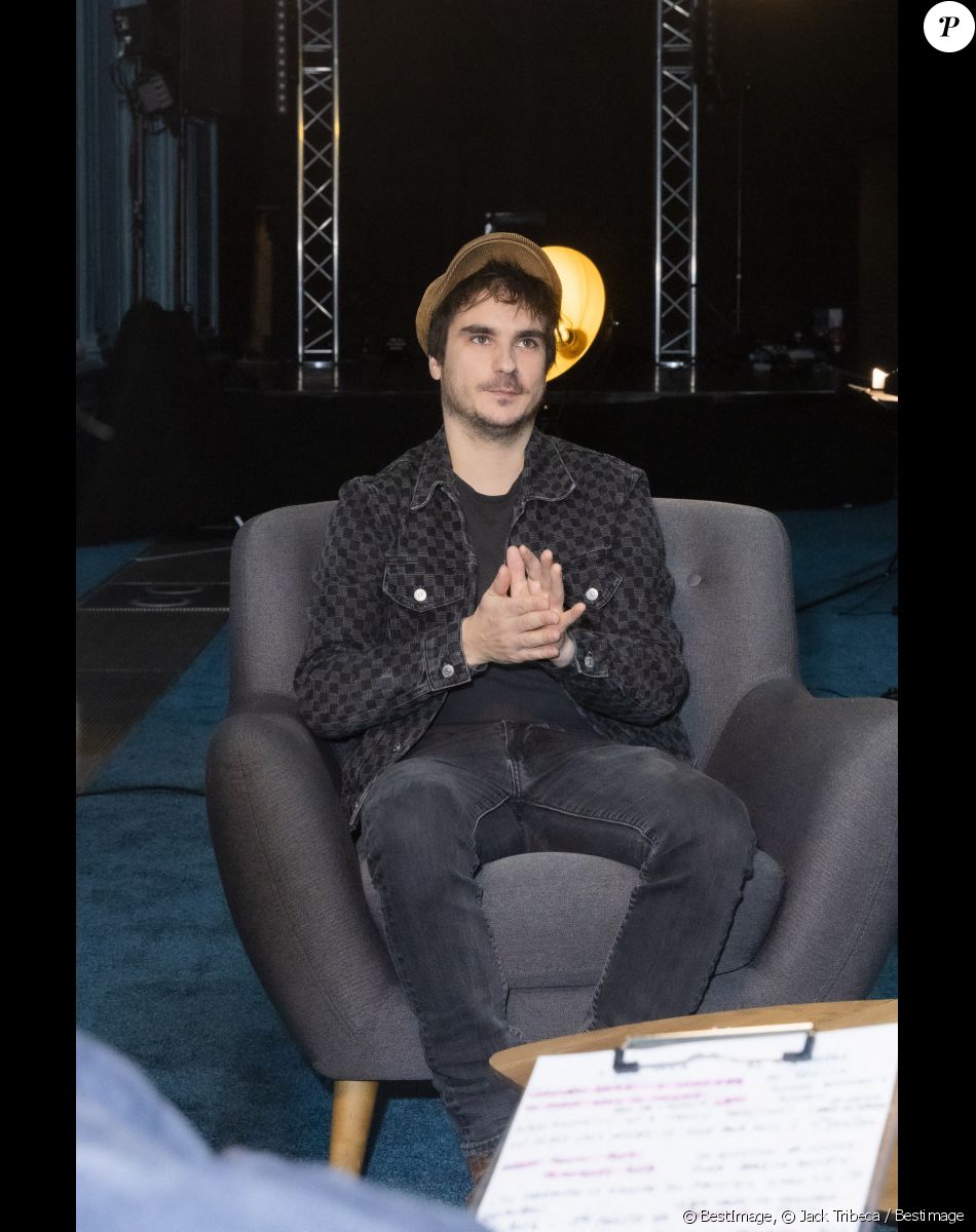 Exclusif - Gauvain Sers lors de l'enregistrement de l'émission "Olympiascope" à Paris, présentée par B.Montiel et diffusée le 17 mai sur Olympia TV, une chaîne du groupe Canal+ et en replay sur myCANAL. Le 20 avril 2022 © Jack Tribeca / Bestimage