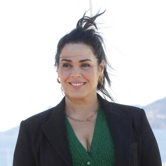 Lola Dewaere au photocall de la série "Astrid et Raphaëlle" lors de la 5ème saison du festival International des Séries "Canneseries" à Cannes, France, le 2 avril 2022. © Denis Guignebourg/Bestimage 