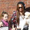 Miley Cyrus, accompagnée de sa petite soeur Noah, 10 ans, se rend dans un studio d'enregistrement, le samedi 30 janvier.
