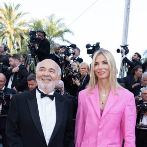 Gérard Jugnot et sa femme Patricia Campi - Montée des marches du film "Coupez !" pour la cérémonie d'ouverture du 75ème Festival International du Film de Cannes. Le 17 mai 2022 © Olivier Borde / Bestimage