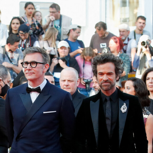 Finnegan Oldfield, Bérénice Bejo, Michel Hazanavicius, Romain Duris, Matilda Lutz - Montée des marches du film "Coupez !" pour la cérémonie d'ouverture du 75ème Festival International du Film de Cannes. Le 17 mai 2022 © Cyril Moreau / Bestimage 