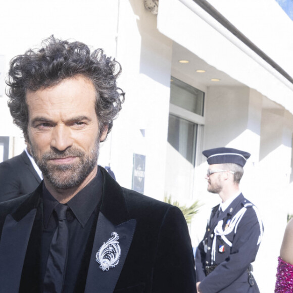 Bérénice Bejo, Michel Hazanavicius, Romain Duris, Matilda Lutz - Montée des marches du film "Coupez !" pour la cérémonie d'ouverture du 75ème Festival International du Film de Cannes. Le 17 mai 2022 © Pool / Bestimage