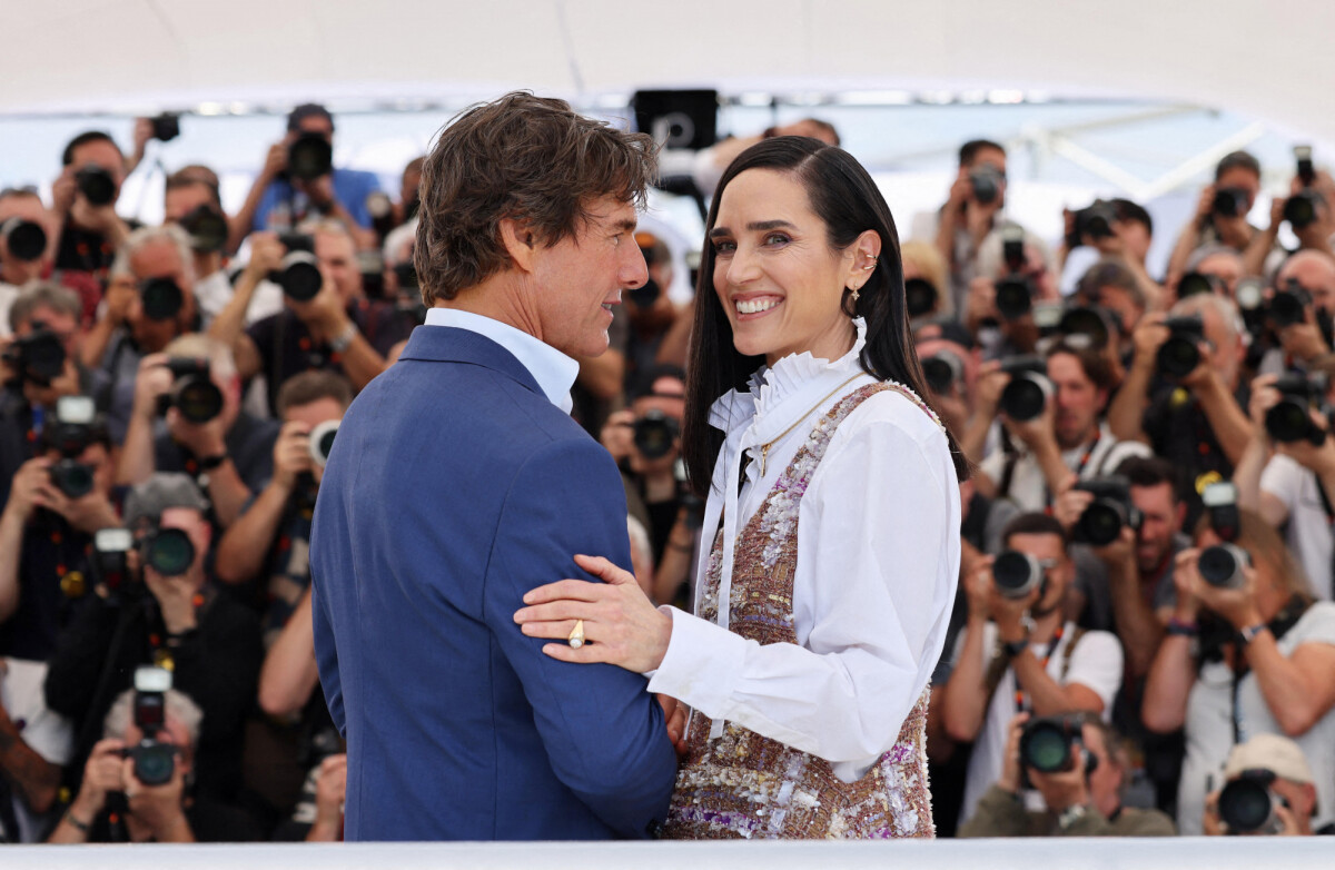 Cannes 2022 : Jennifer Connelly est sublime avec un chignon haut sur le  tapis rouge de « Top Gun : Maverick » - Elle